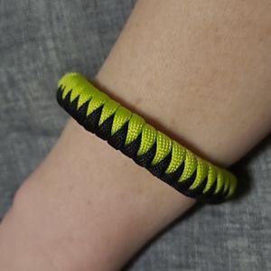 paracord bracelet